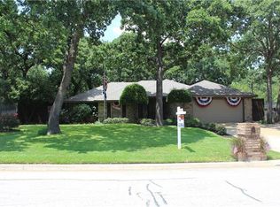 6817 Ridgewood Dr, North Richland Hills, TX 76182