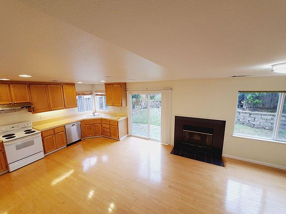 5th image of 1402 Lily Ct