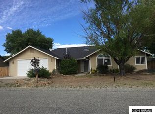 10 Pebble Beach Dr, Yerington, NV 89447