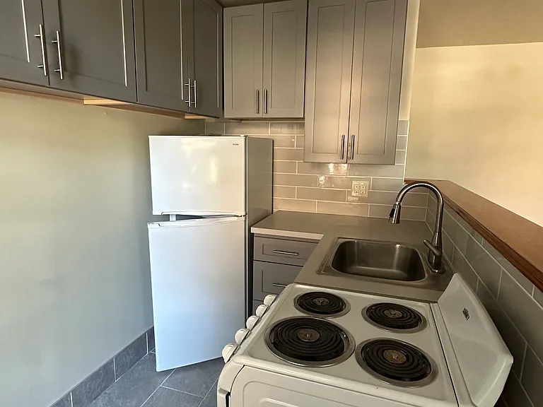 4725-4727 Chester Ave #B7 — Photo 3