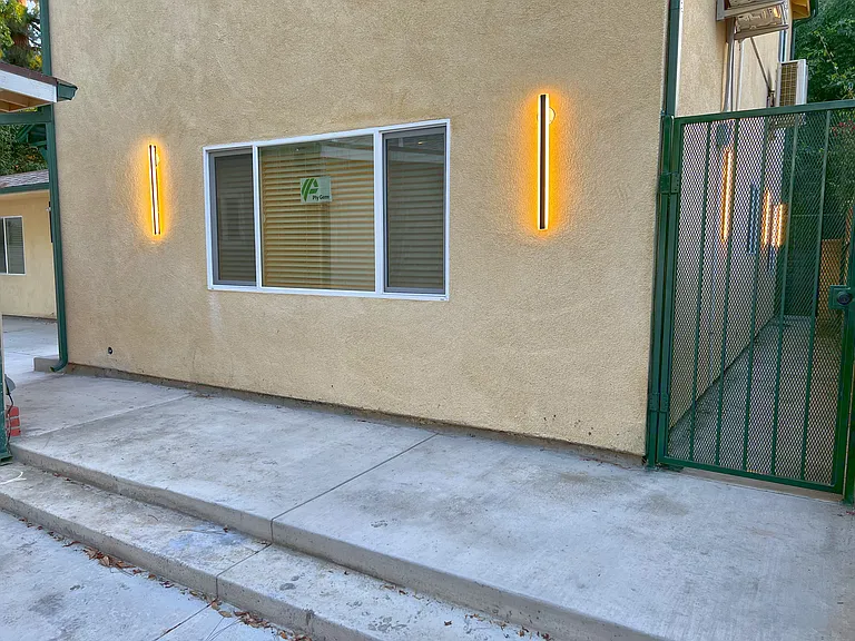 7021 Jamieson Ave — Photo 4