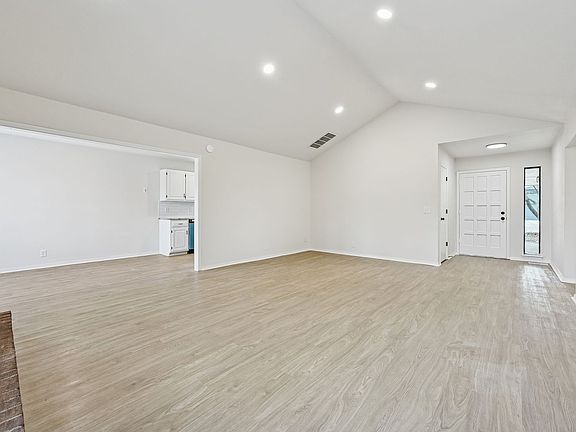 2nd image of 1709 N Cypress Ave