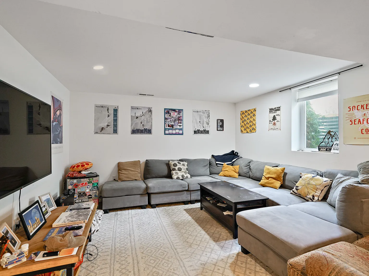 3 bed, 1200 sqft, $2,500 — Photo 2