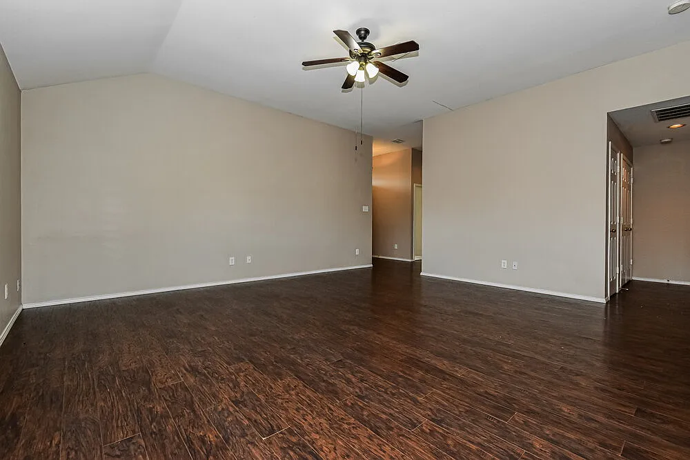 3 bed, 2.0 bath, 1620 sqft, $1,765 — Photo 4