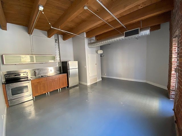 1st image of 510 Delaware St #208