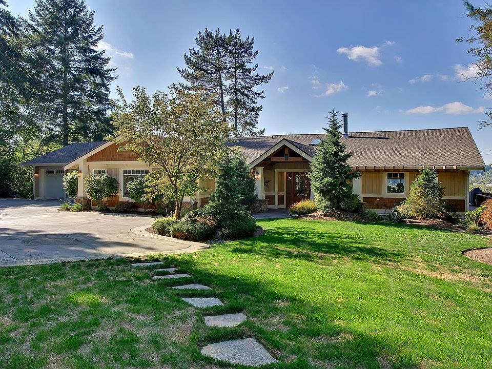 Estate quality setting with completely private driveway