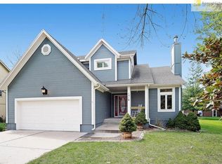 1316 SW Crossing Dr, Lees Summit, MO 64081