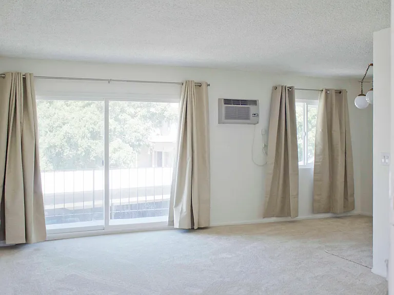 115 S Meridith Ave #7 — Photo 1