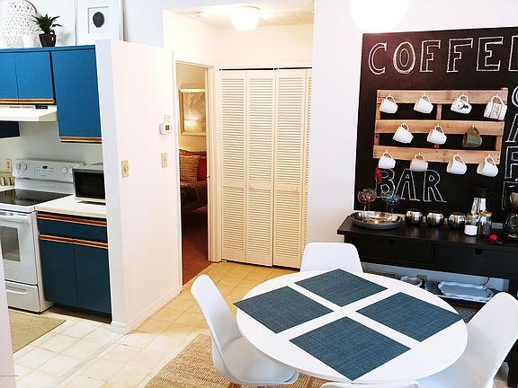 4th image of 238 Beach Park Ln #84
