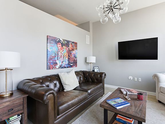 4th image of 1212 Laurel St APT 2010