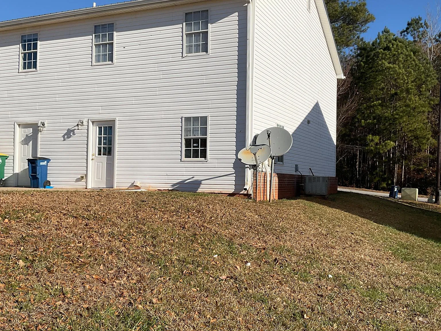 4 bed, 1524 sqft, $749 — Photo 2
