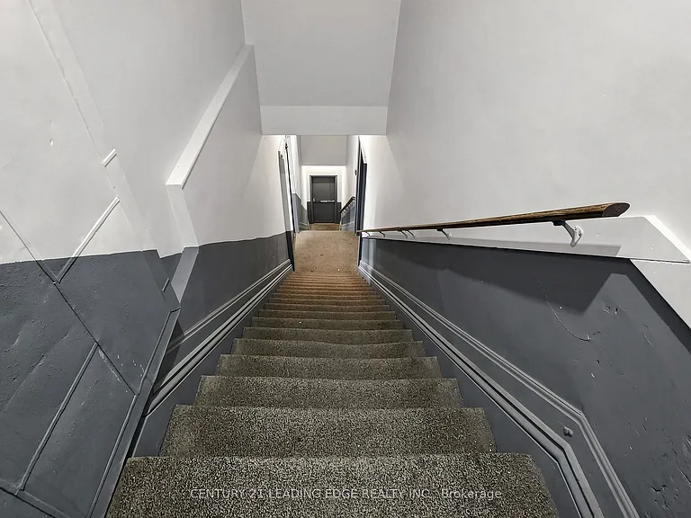 18 Brock St W #3 — Photo 5