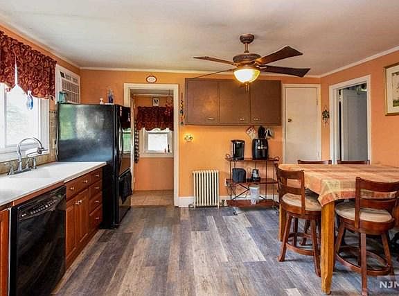 2nd image of 28 Greenwood Ave
