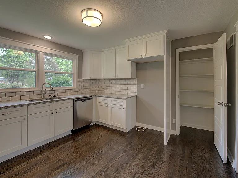 4413 N Grand Ave — Photo 9