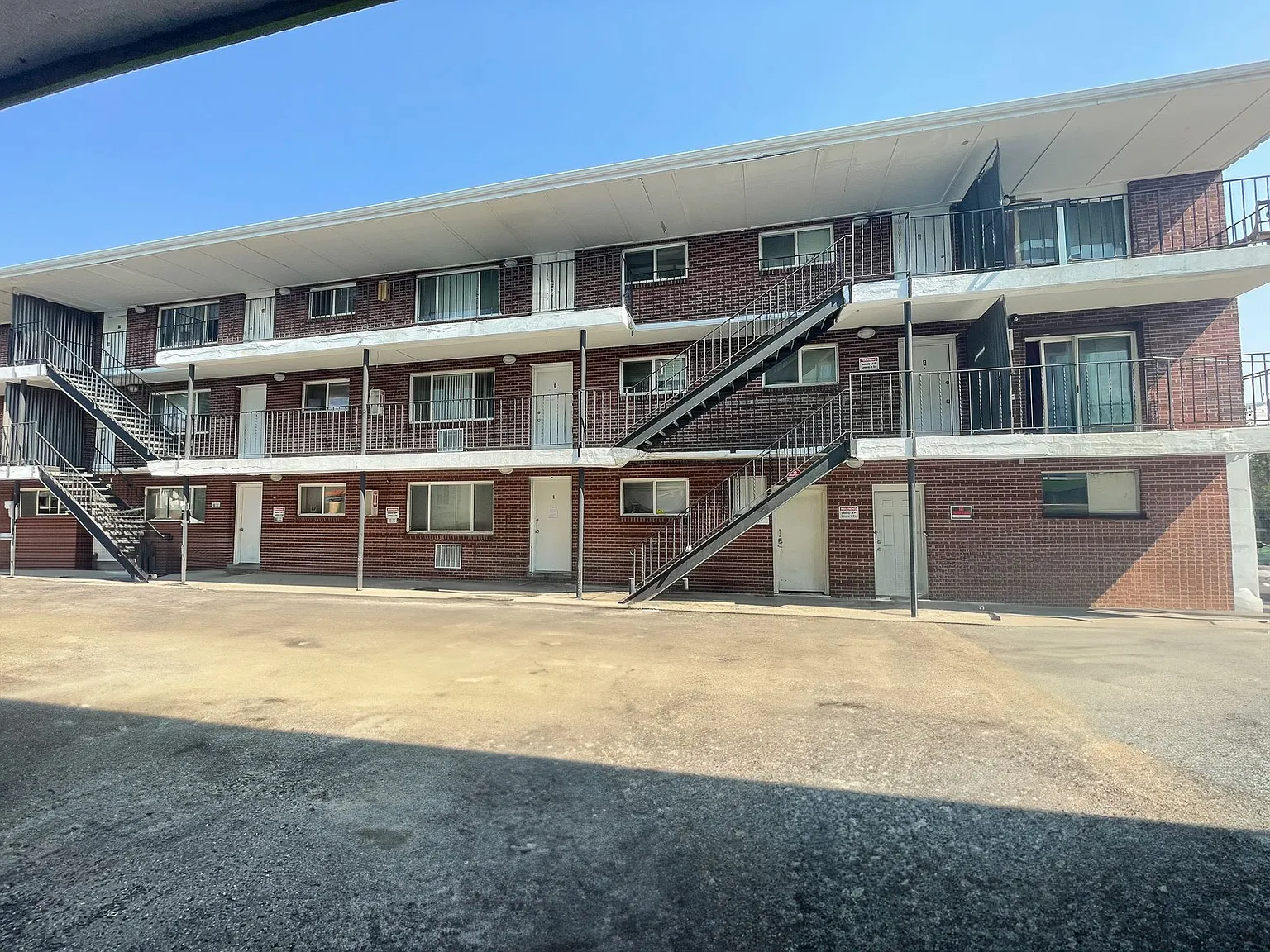 1475 Macon Street — Photo 1