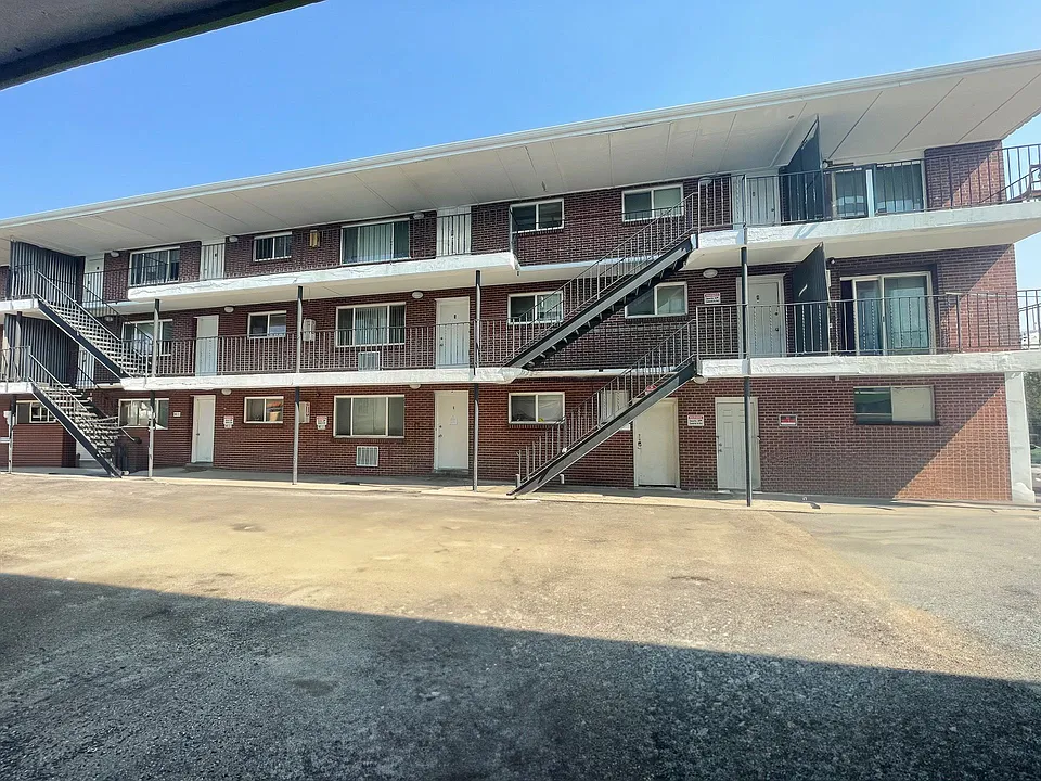 1475 Macon St
