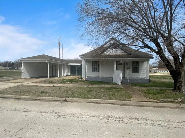407 E 5th St, Pittsburg, KS 66762
