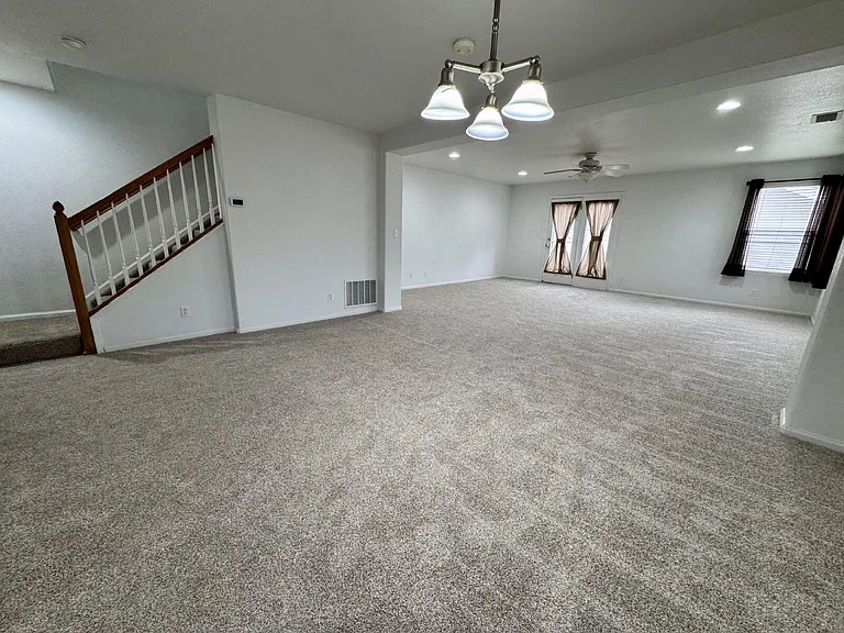 19047 E 57th Pl — Photo 6