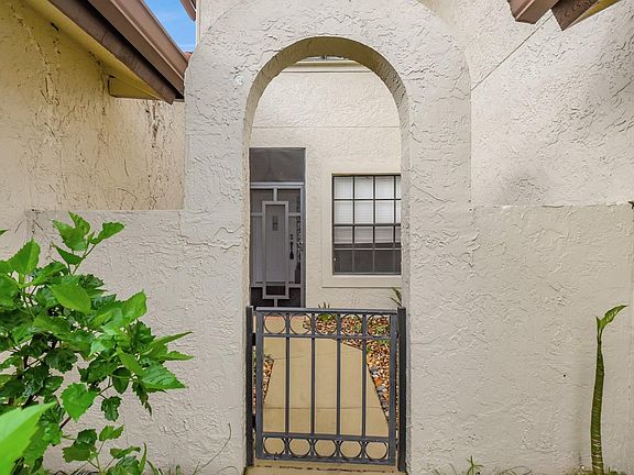 4th image of 5989 Parkwalk Drive #5989