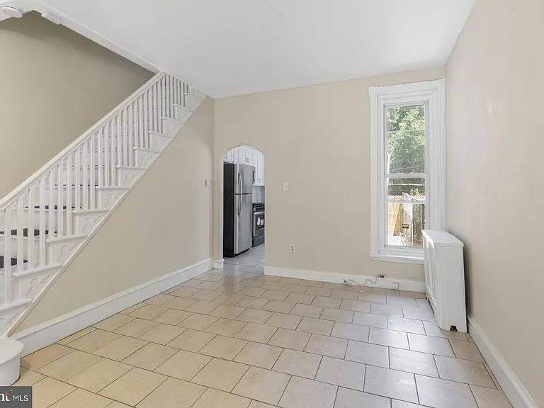 2323 E Cambria St — Photo 6