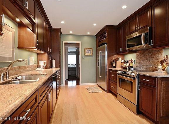 4th image of 7805 W Golf Dr