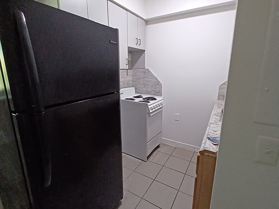 4th image of 250 NW South River Dr APT 202