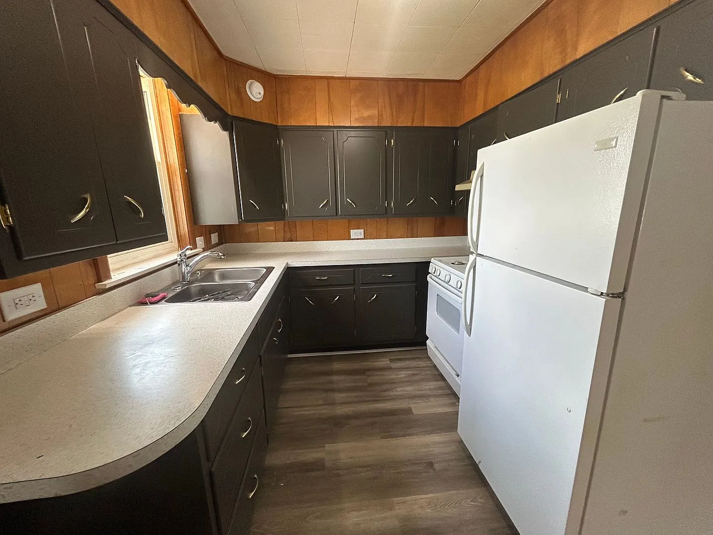 Norwood- Adorable Duplex with ample space and storage — Photo 3
