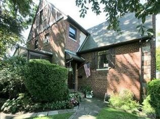 88 Page Rd, Valley Stream, NY 11581