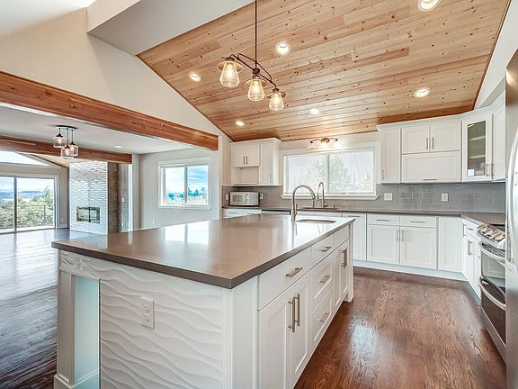 Beautiful brand new kitchen