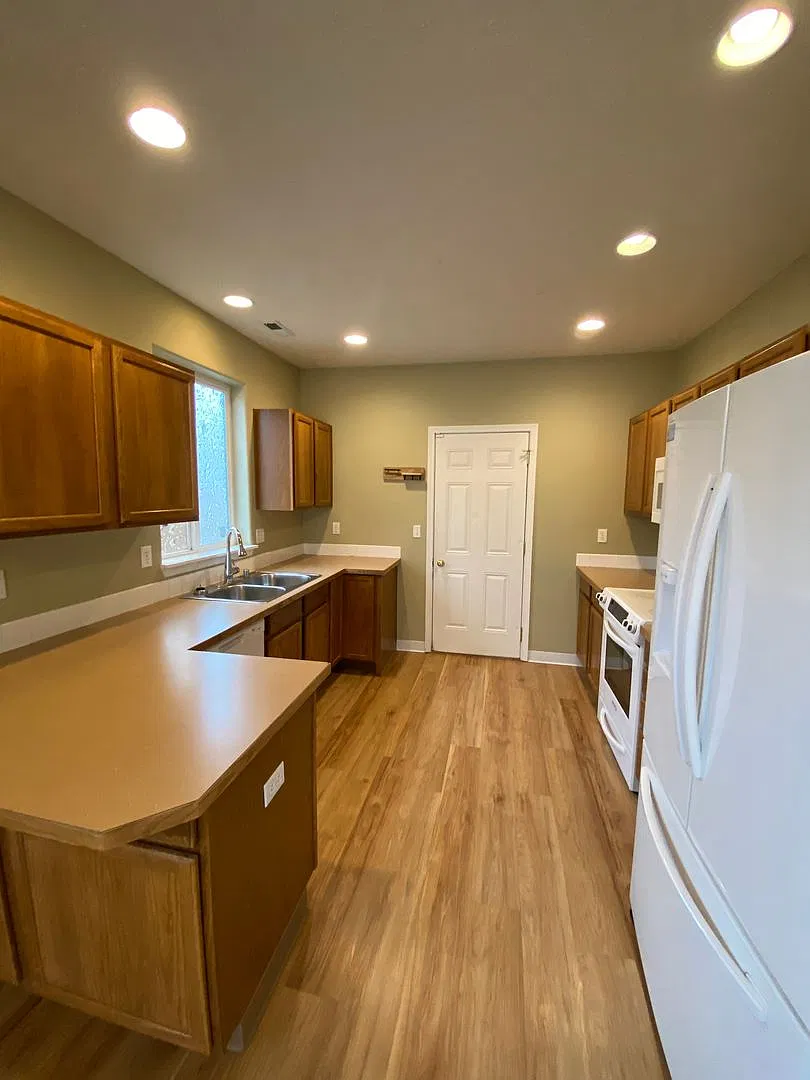 Airway Heights 3 Bed 2.5 bath + Large Rec Room Single Family Home. Available Now! — Photo 2