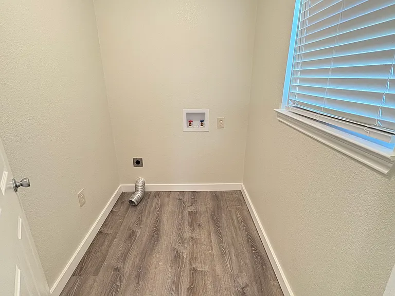 721 Perry Ave — Photo 7