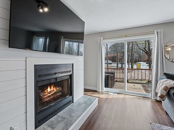 4th image of 28 Dunvegan Woods Drive