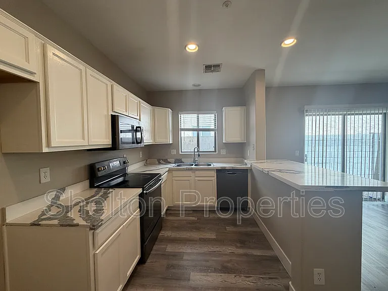15818 N 25th St #110 — Photo 6