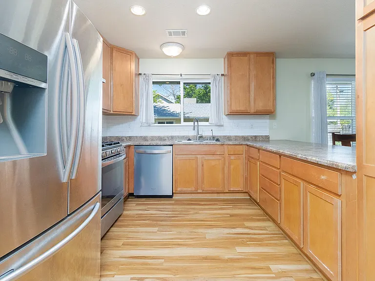 2948 Leland Ave — Photo 17