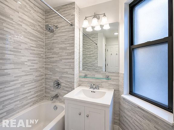 4th image of 58 Leroy St #3C