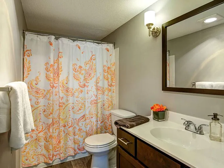 Glen at Burnsville Apartments — Photo 12