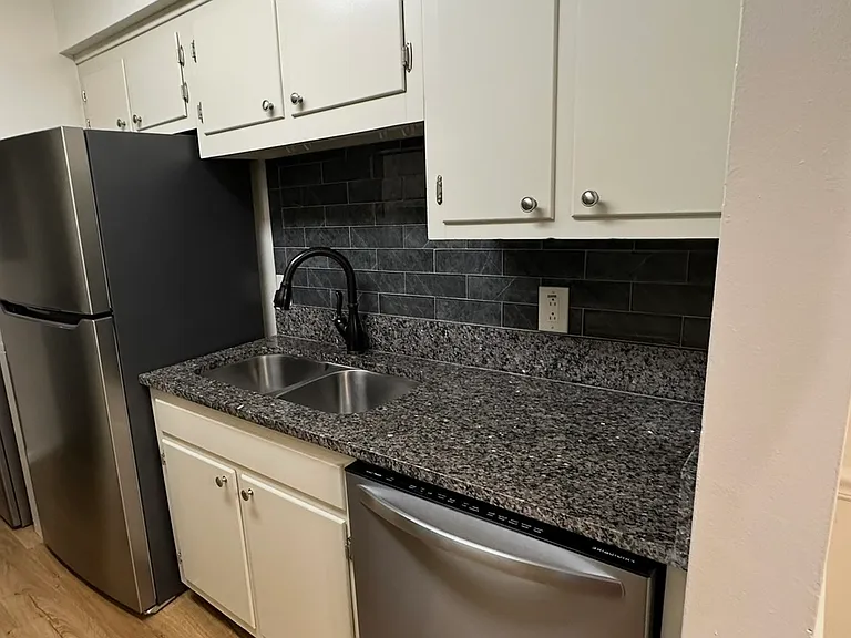 2905 Burch Ave #12 — Photo 18