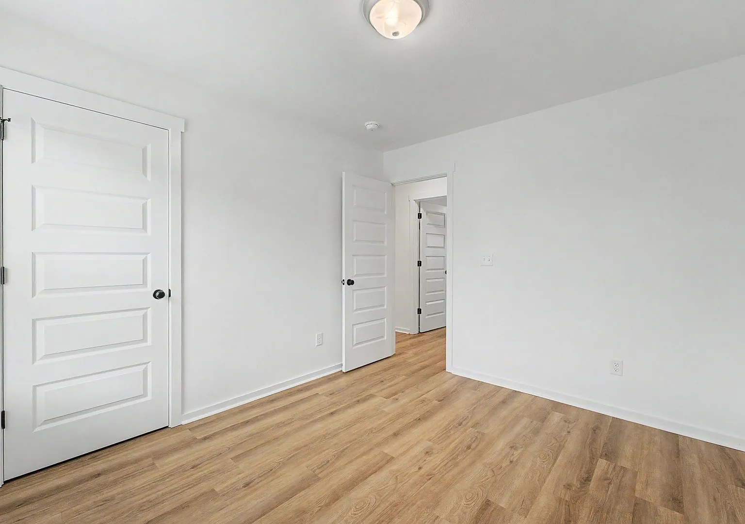4 Bed, 2 Bath Home !! — Photo 2