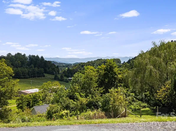 184 Scarlett Ridge Dr, Marshall, NC 28753