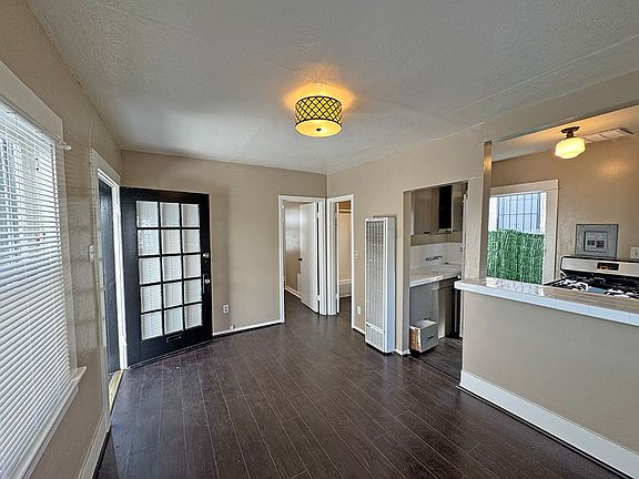 3rd image of 1048 Coronado Ave APT A