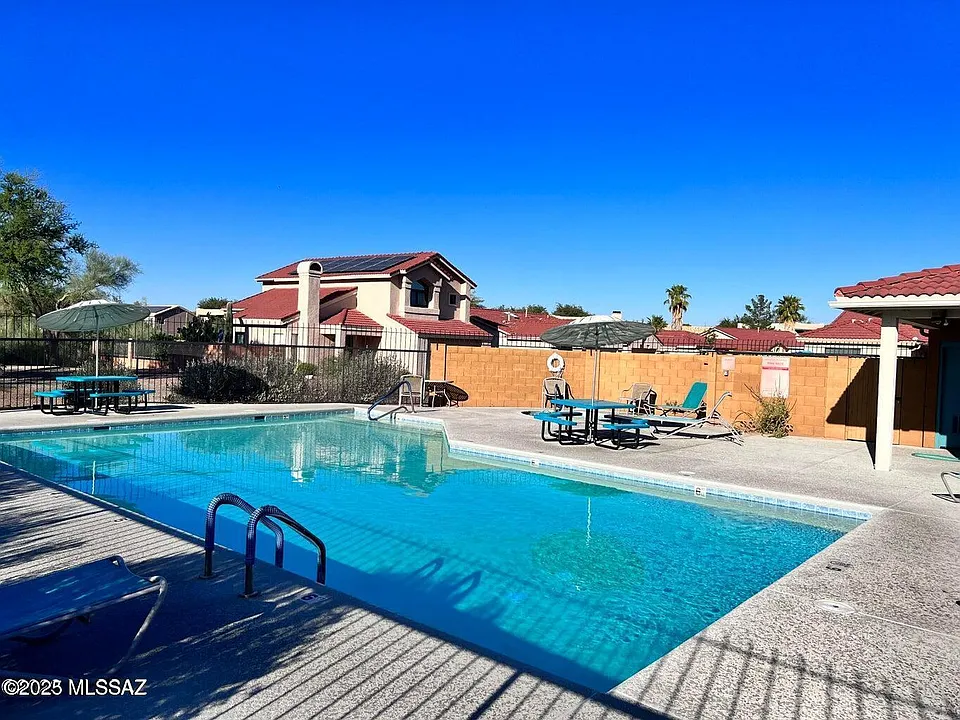 10407 N Fair Desert Dr