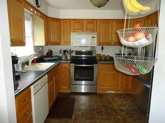 3rd image of 39 Eggleston St
