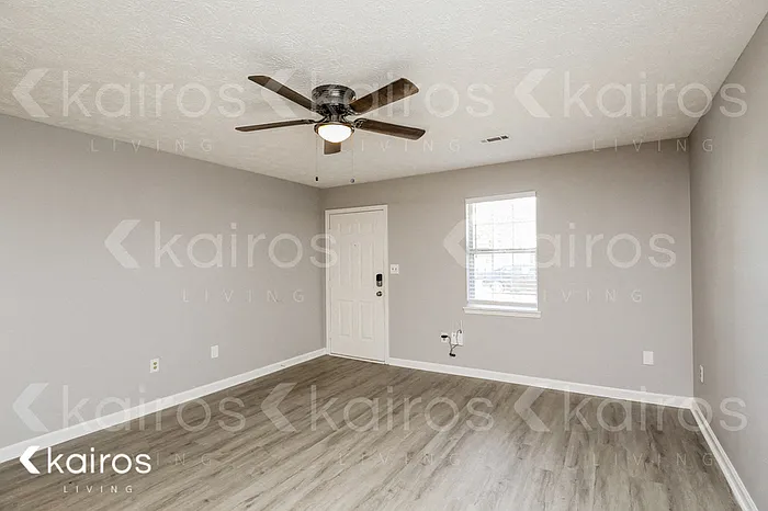 208 Deer Pkwy — Photo 3