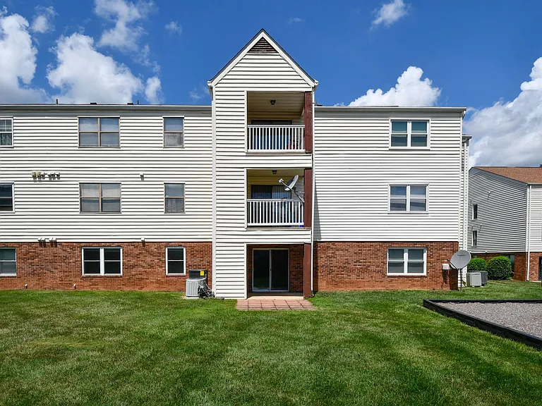 102 Chesterfield Ln #201 — Photo 5