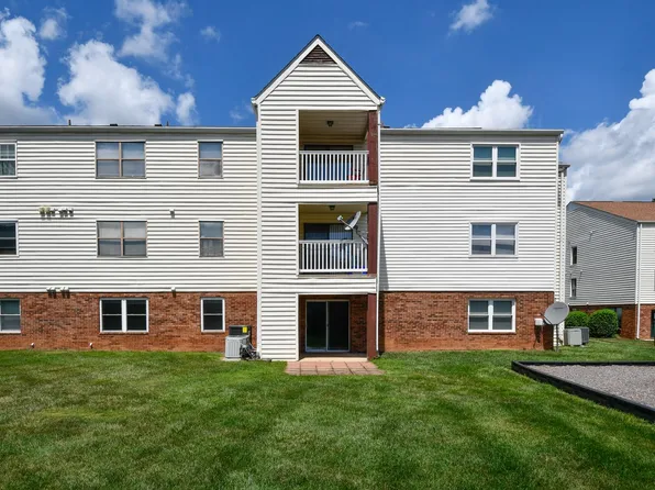 102 Chesterfield Ln APT 201, Stafford, VA 22556
