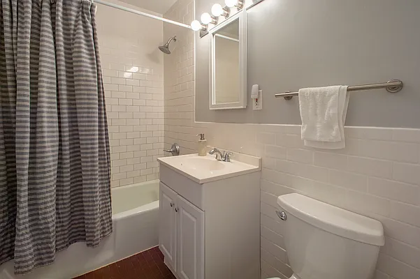 Rented by Douglas Elliman | media 19