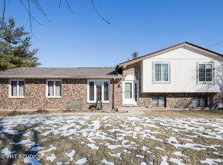 2516 Crystal Lake Rd, Cary, IL 60013