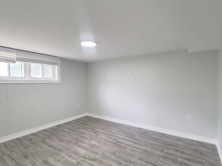 114 Empress Ave #LOWER — Photo 9