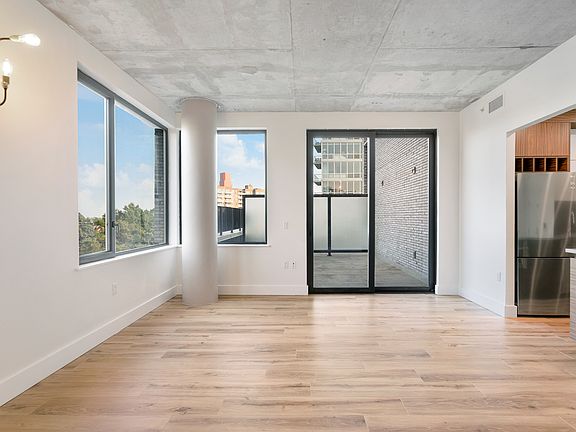 5th image of 3707 Blackstone Ave Unit 703