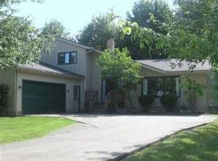 5332 Pin Oak Cir, Sheffield Village, OH 44054